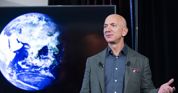 The Richest Man In The World Flies In Space Jeff Bezos Will Take Someone On Board