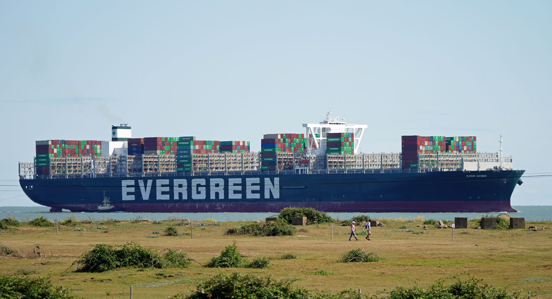 “Ever Given” is back in the Suez Canal – E24