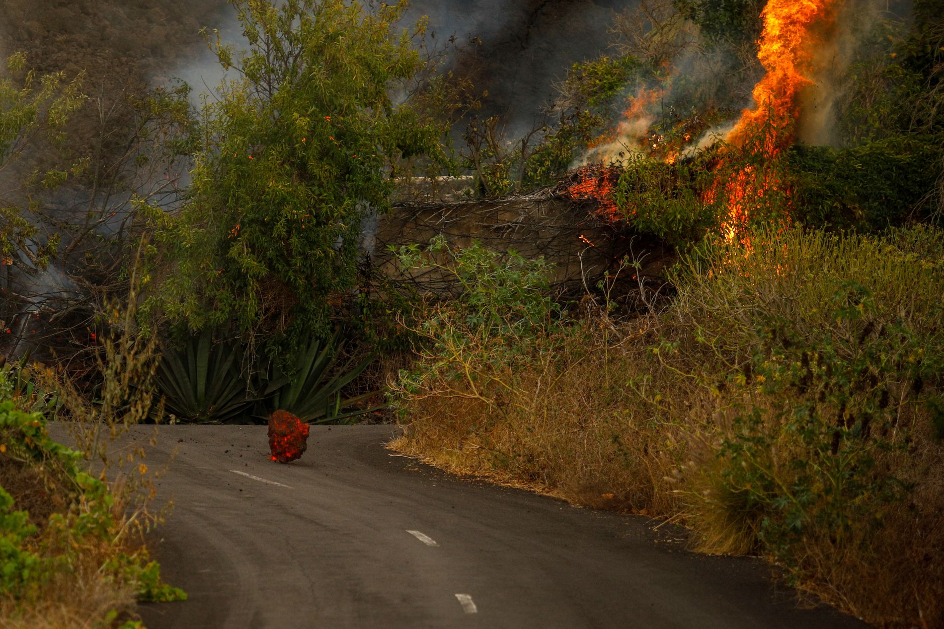 Six-meter lava “swallows” homes and infrastructure – VG