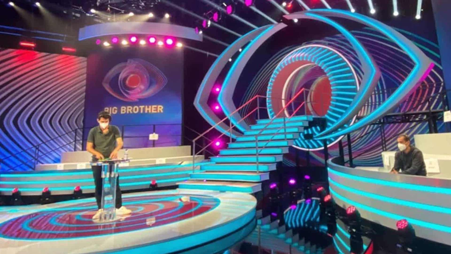 Big brother.  TVI makes a mistake and reveals photos of the substitute competitors