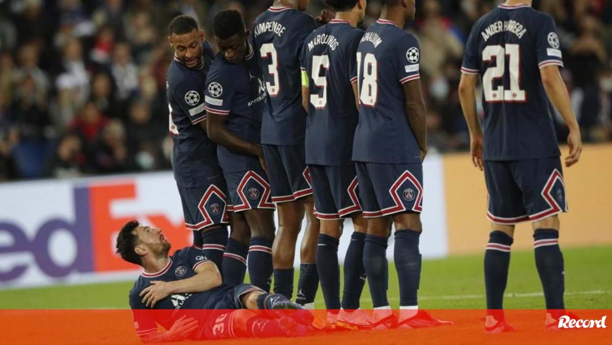 Rio Ferdinand shocked by Messi’s photo: “I couldn’t see him lying there, you can’t do that” – PSG