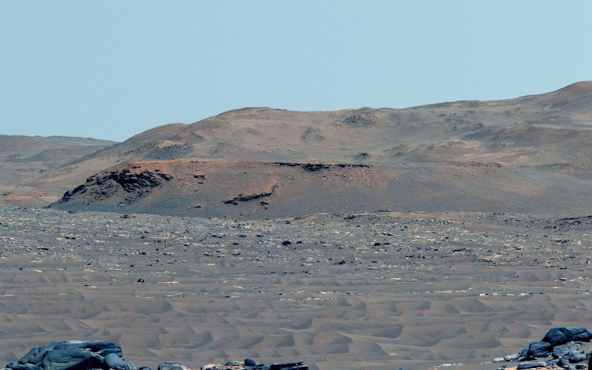 Perseverance rolls over volcanic rocks, what a big surprise!