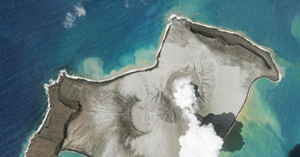 Tsunami after volcanic eruption in Tonga threatens several countries

