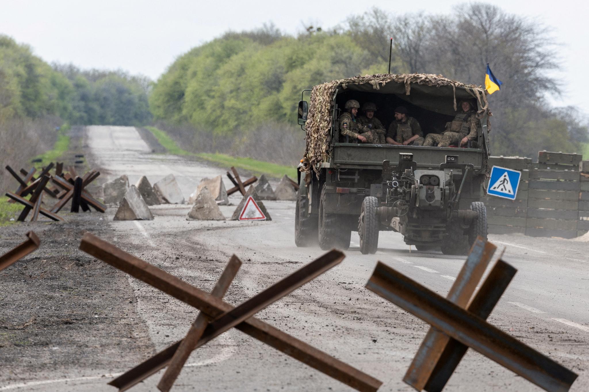 25,000 Russian soldiers are stuck in a quagmire.  The great battle in the East did not begin as Putin dreamed of.