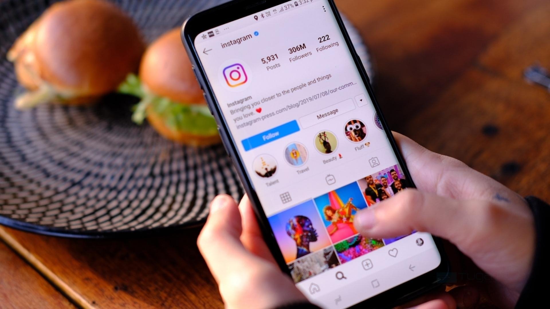 Instagram tests posts in full screen