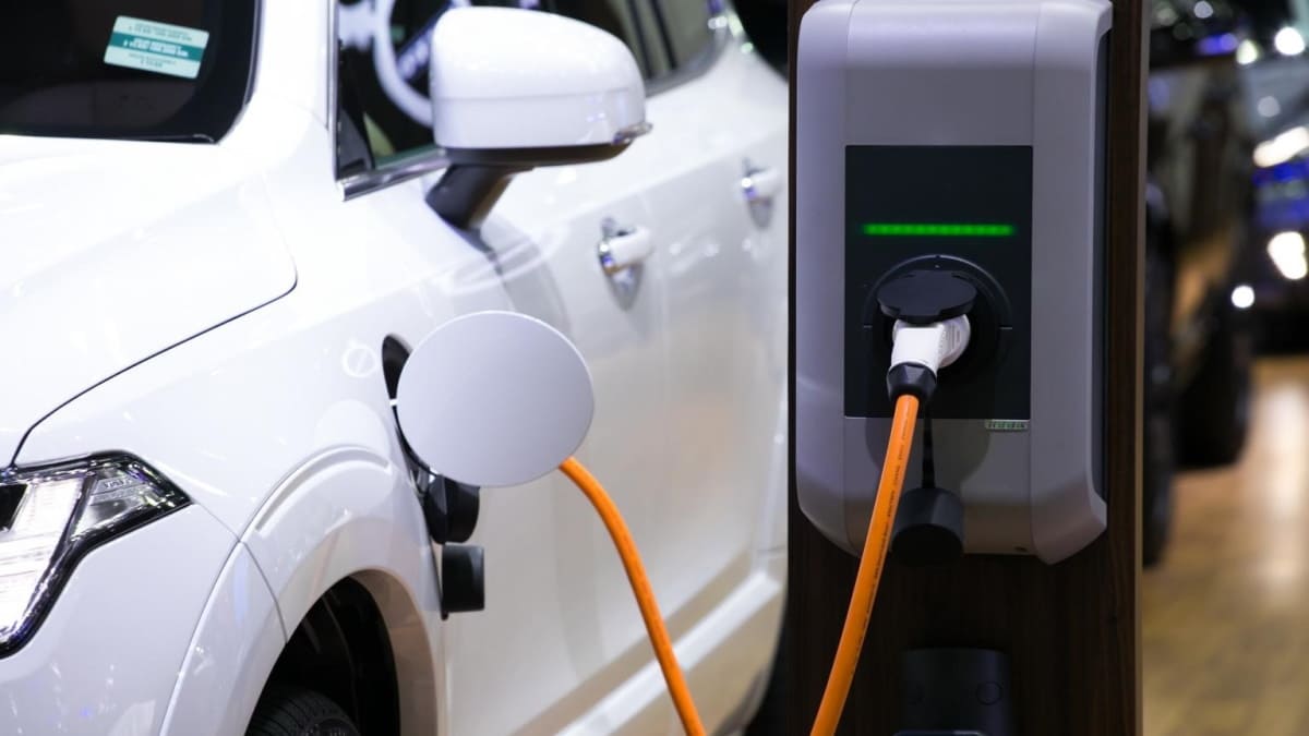 Learn some facts and myths about electric cars