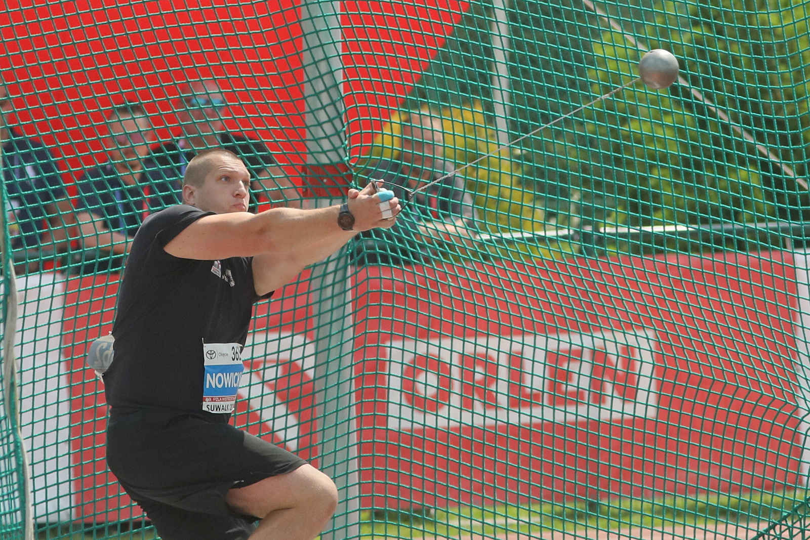 Broke the record!  Noviki’s exciting throw (video)