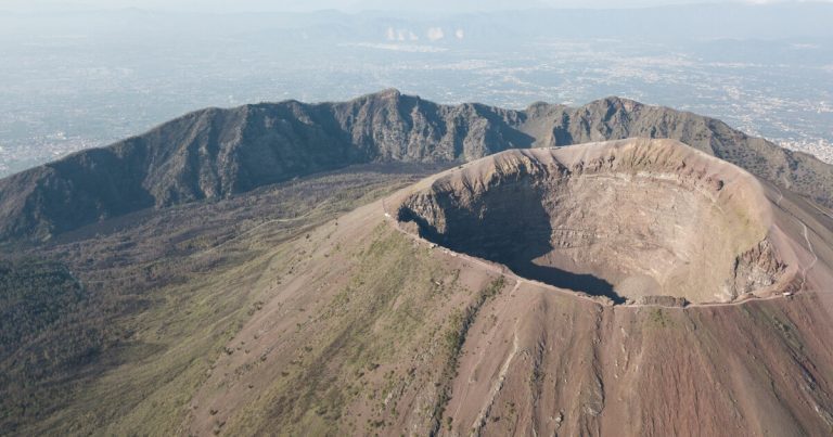 A 23-year-old man took a “selfie” – he fell into a world-famous volcano