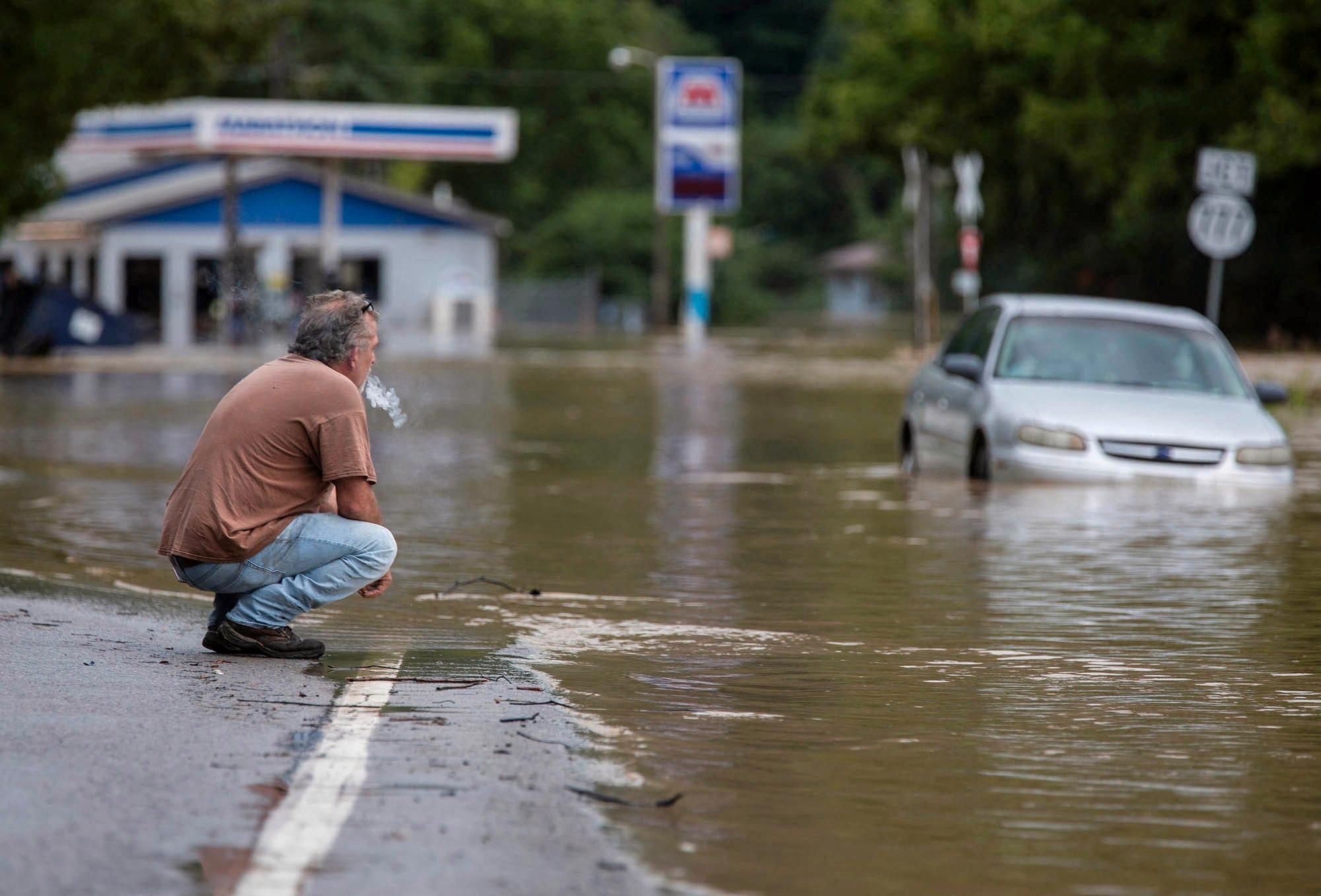 At least 25 dead in Kentucky in flash floods

