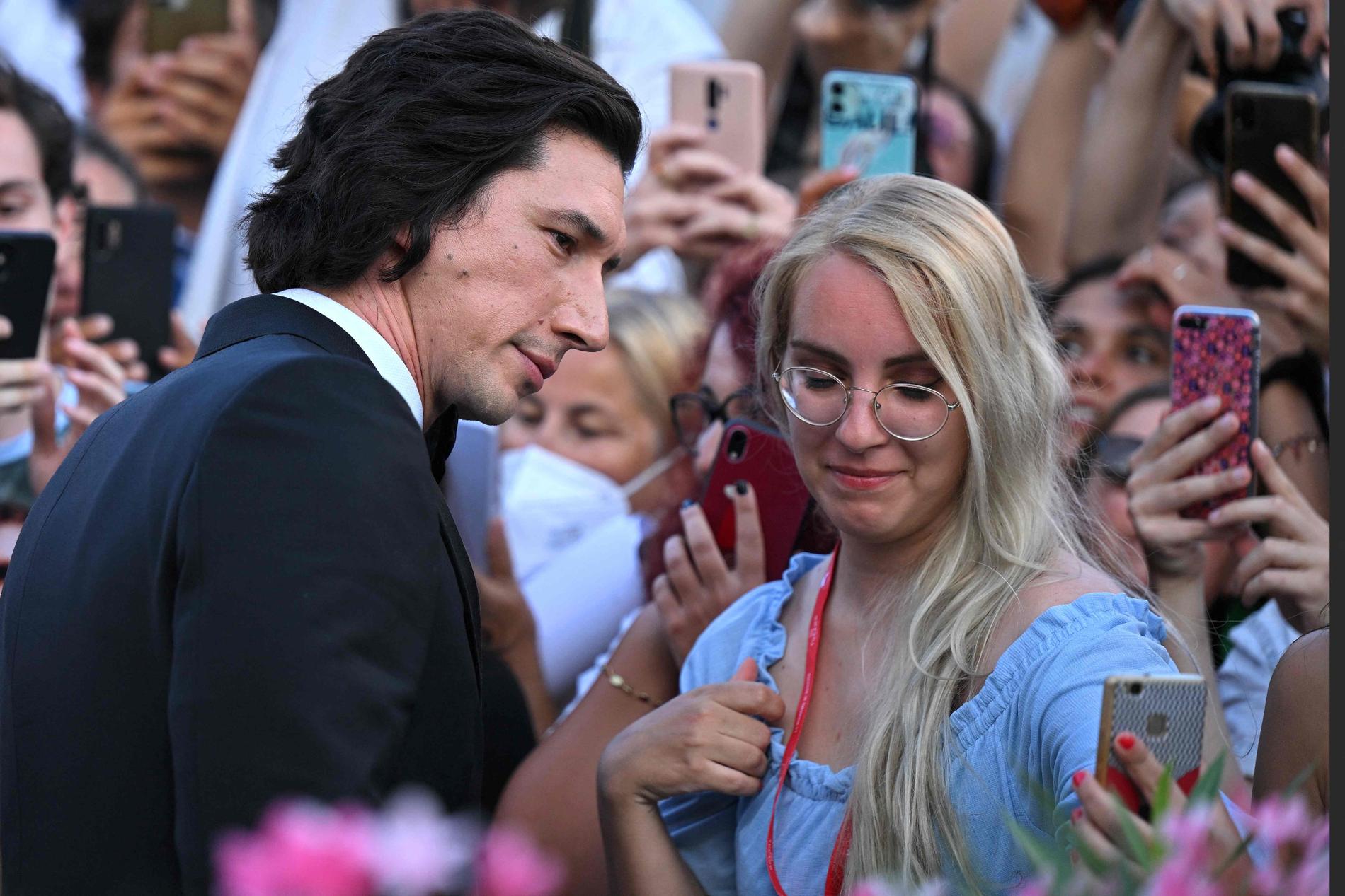 Stars mingle with fans in Venice – VG