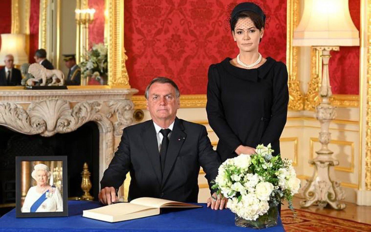 Bolsonaro signs a book of condolences to Queen Elizabeth II |  world and science