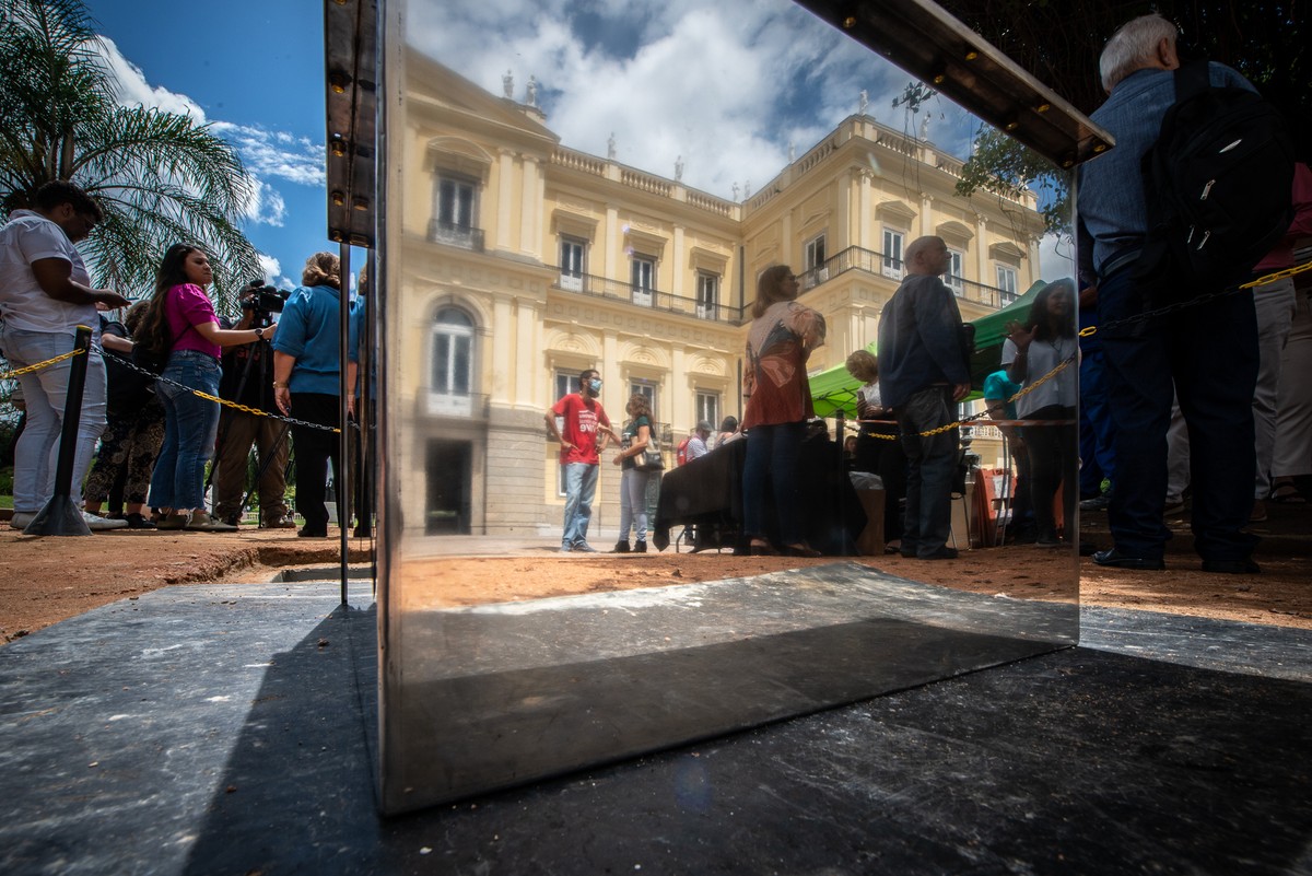 The National Museum sends a time capsule to the year 2072 |  Sciences