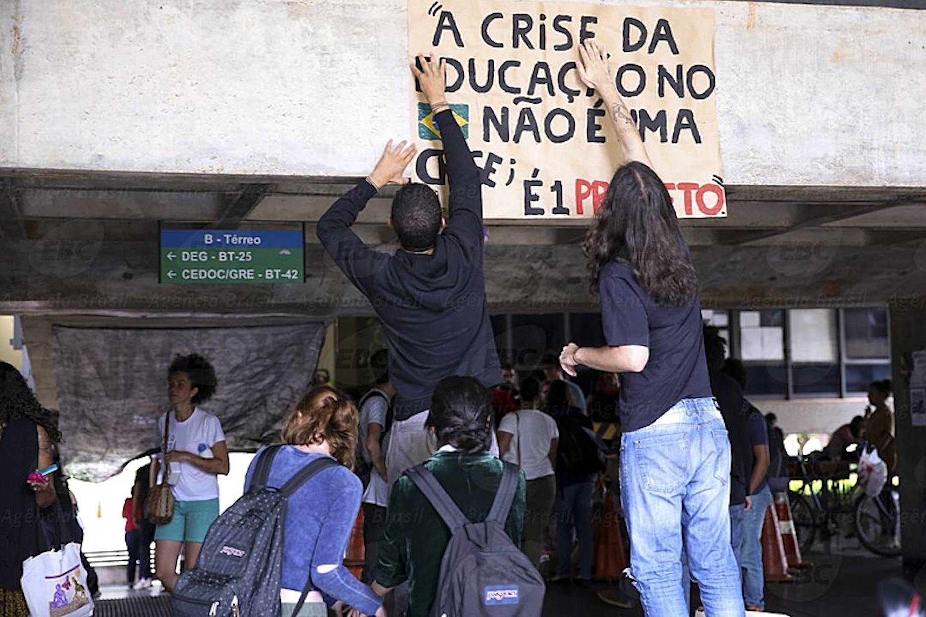 Bolsonaro’s latest work in science is defaulting on research grants